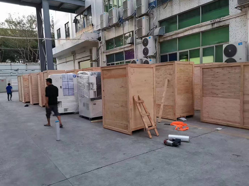 深(shēn)圳福永出口(kǒu)設備打包現(xian)場